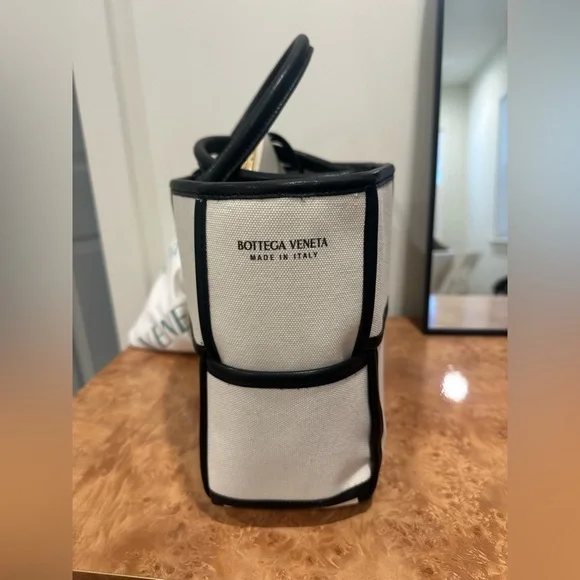 Bottega Veneta Black and White Tote - Picture 8 of 11